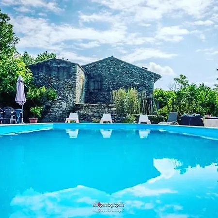 D'hotes Le Bernes Bed & Breakfast *