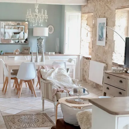 Oda ve Kahvaltı D'hotes Le Bernes 3*